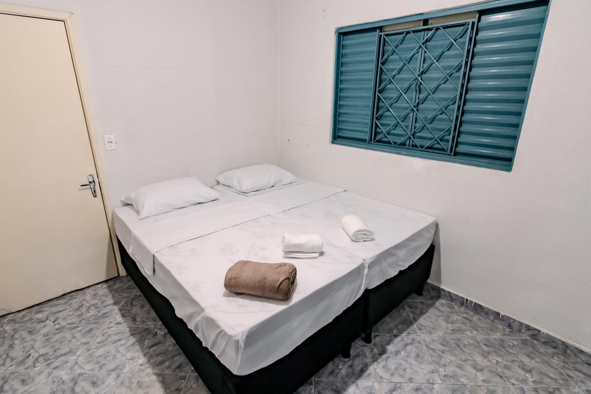 فندق Pousada Roosevelt Quarto 03 - Pousada Central Prox Rodoviaria E Dist Industrial Uberlândia المظهر الخارجي الصورة